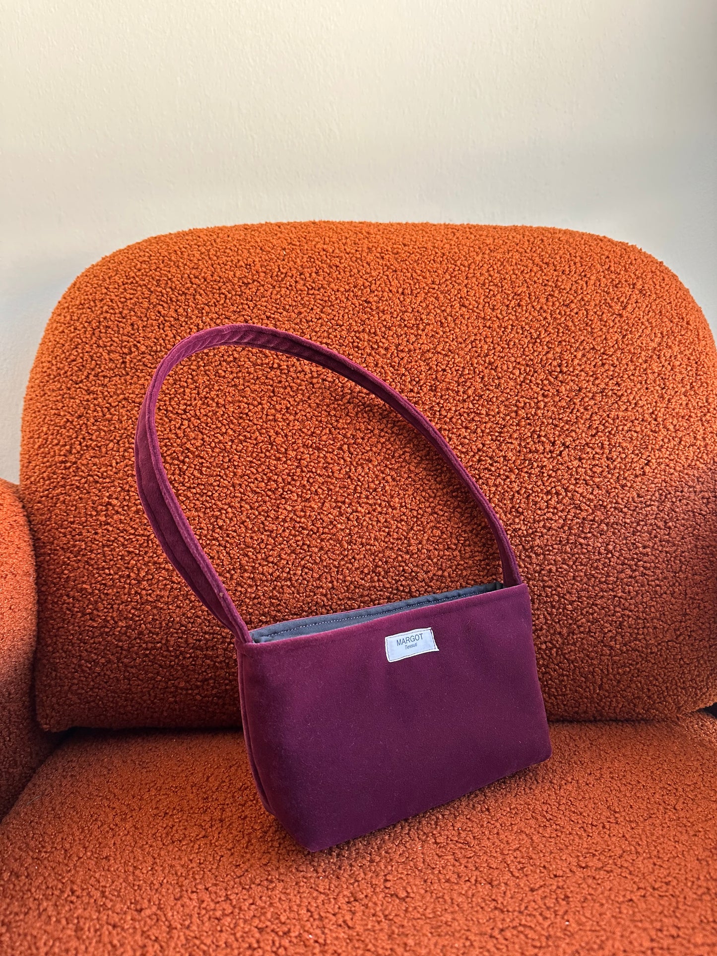 LILI TERCIOPELO BURDEOS